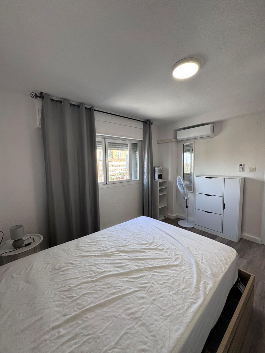 4 sypialnia Mieszkanie do wynajęcia w Miasto Grenada z garażem - 1 200 € (Ref: 9099246)