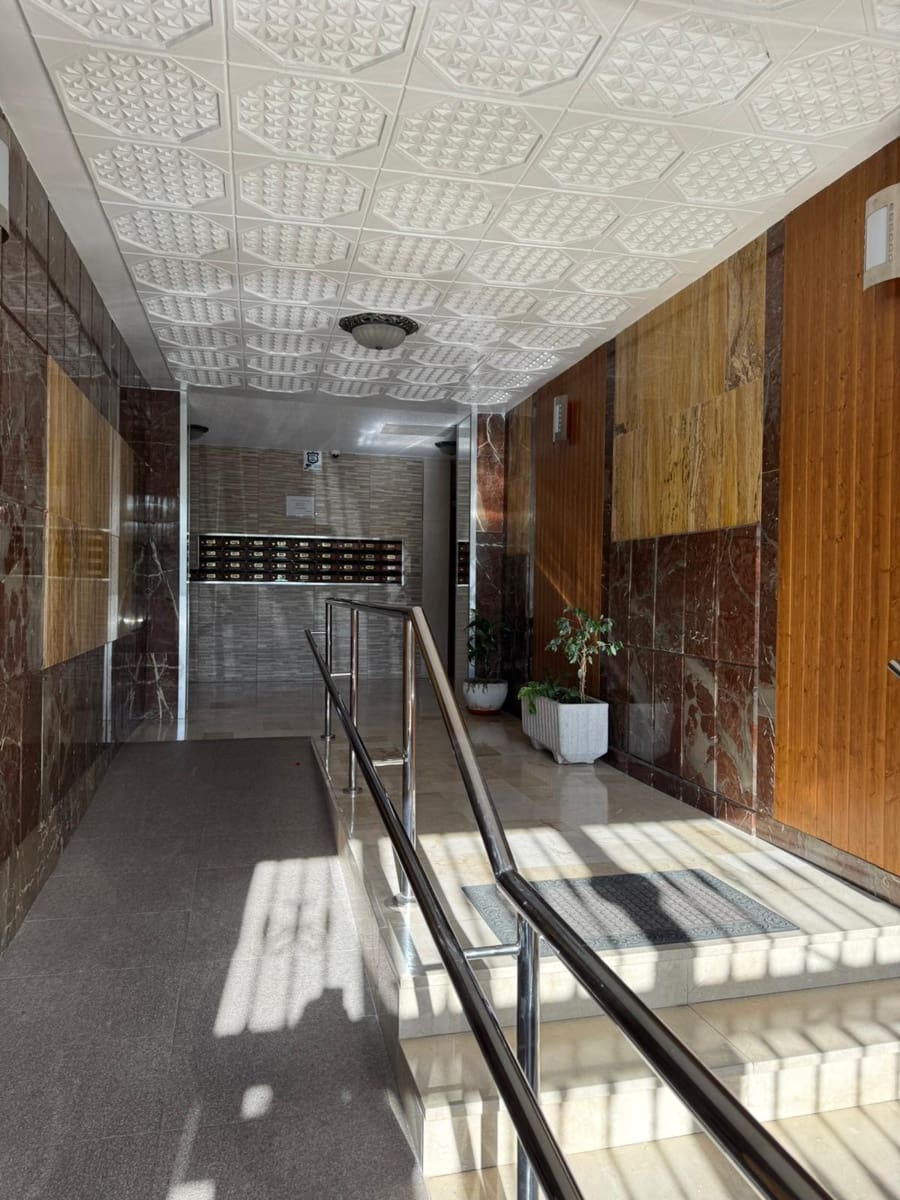 4 sypialnia Mieszkanie do wynajęcia w Miasto Grenada z garażem - 1 200 € (Ref: 9099246)