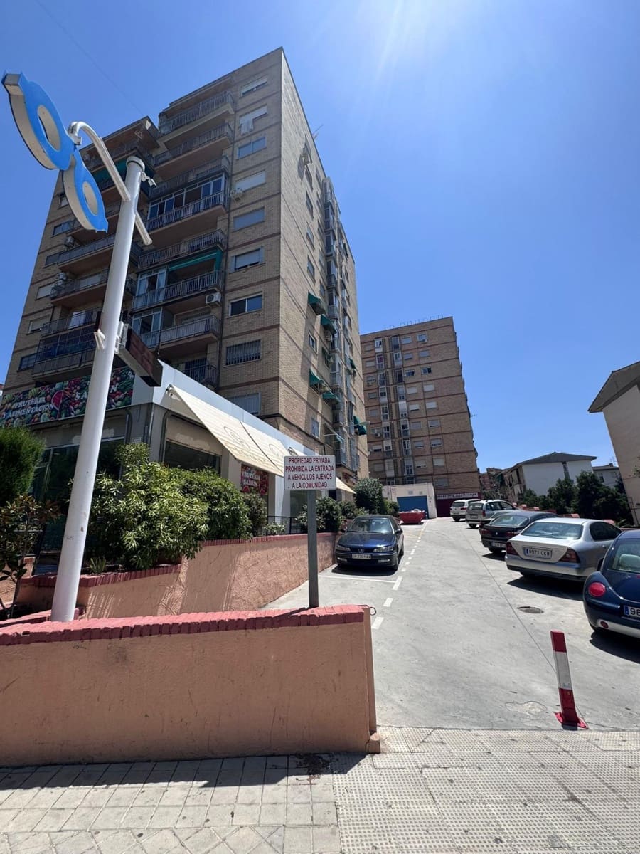 4 sypialnia Mieszkanie do wynajęcia w Miasto Grenada z garażem - 1 200 € (Ref: 9099246)