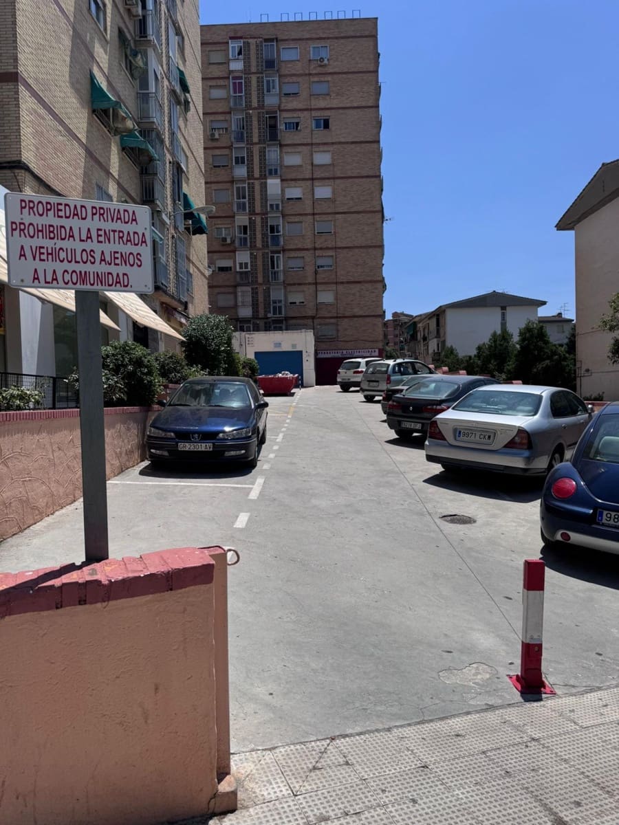 4 sypialnia Mieszkanie do wynajęcia w Miasto Grenada z garażem - 1 200 € (Ref: 9099246)