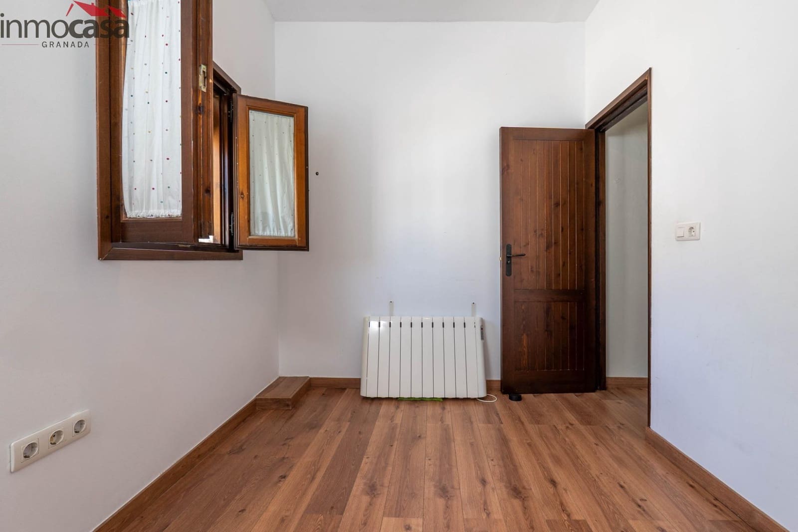 4 soverom Hus til salgs i Granada by med garasje - € 395 000 (Ref: 9103003)