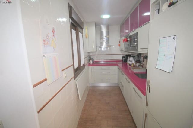 2 quarto Apartamento para arrendar em Churriana de la Vega com garagem - 650 € (Ref: 9112452)