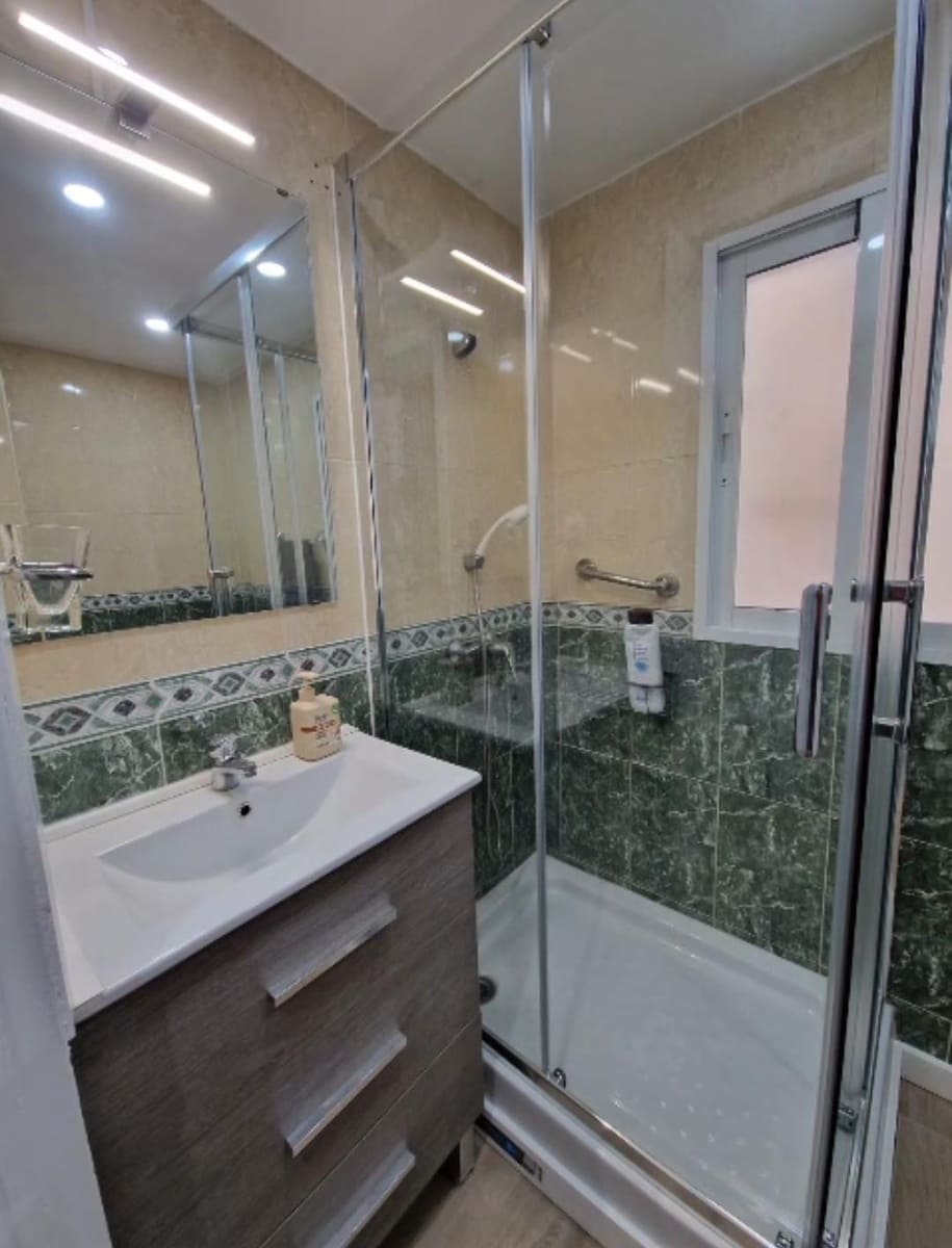 2 soveværelse Lejlighed til leje i Granada by - € 370 (Ref: 9114256)