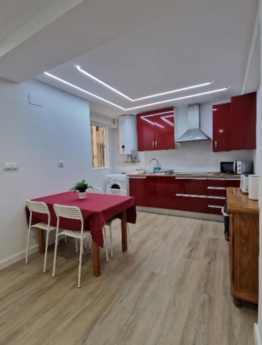 2 soveværelse Lejlighed til leje i Granada by - € 370 (Ref: 9114256)