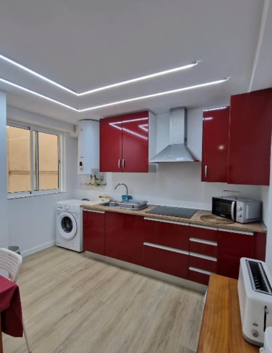 2 soveværelse Lejlighed til leje i Granada by - € 370 (Ref: 9114256)