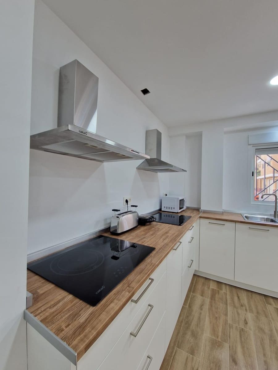 2 soveværelse Lejlighed til leje i Granada by - € 370 (Ref: 9114256)