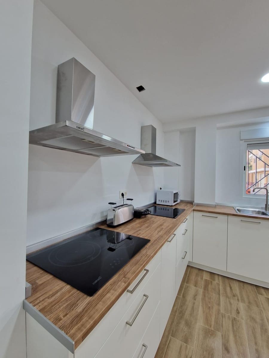 2 soveværelse Lejlighed til leje i Granada by - € 370 (Ref: 9114256)