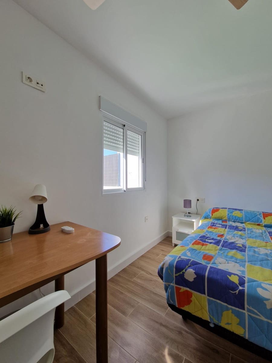 2 soveværelse Lejlighed til leje i Granada by - € 370 (Ref: 9114256)