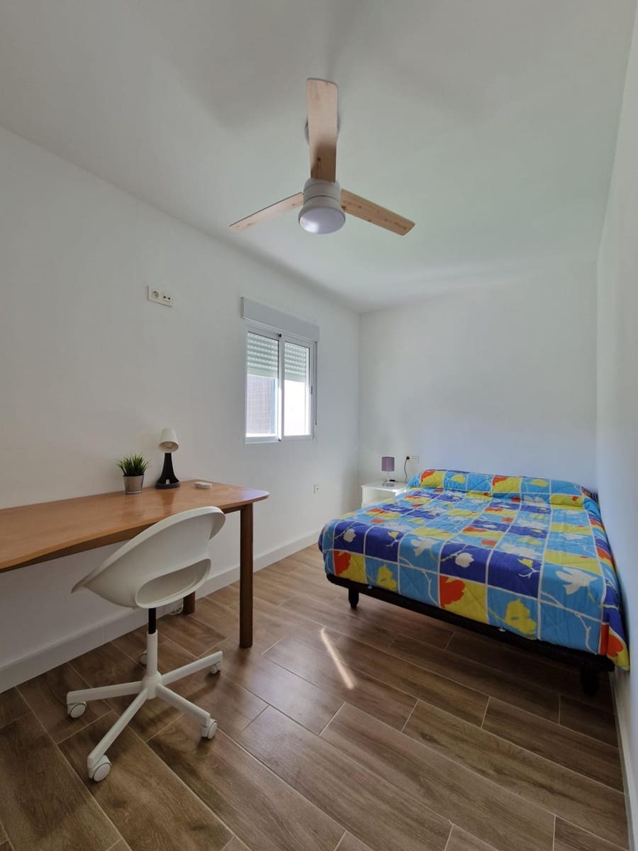 2 soveværelse Lejlighed til leje i Granada by - € 370 (Ref: 9114256)