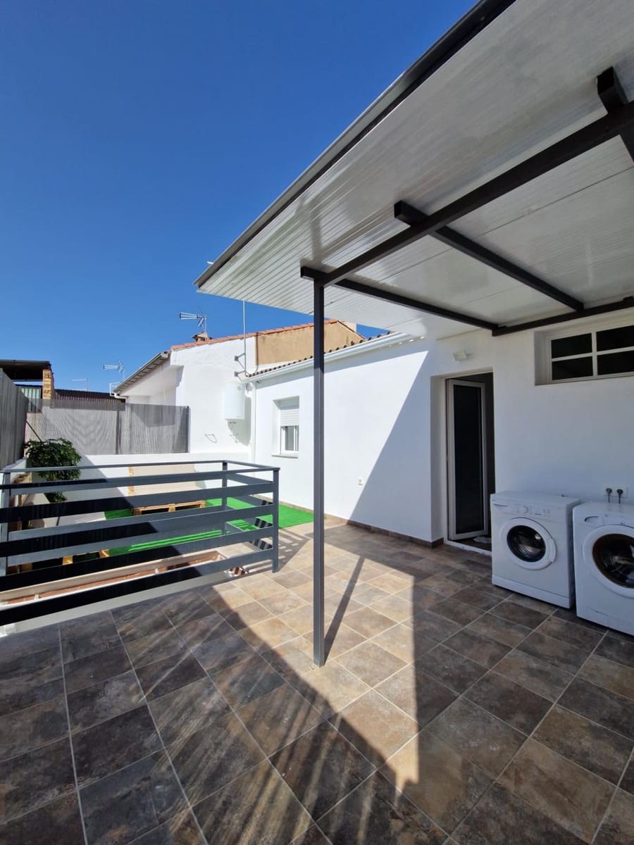 2 soveværelse Lejlighed til leje i Granada by - € 370 (Ref: 9114256)