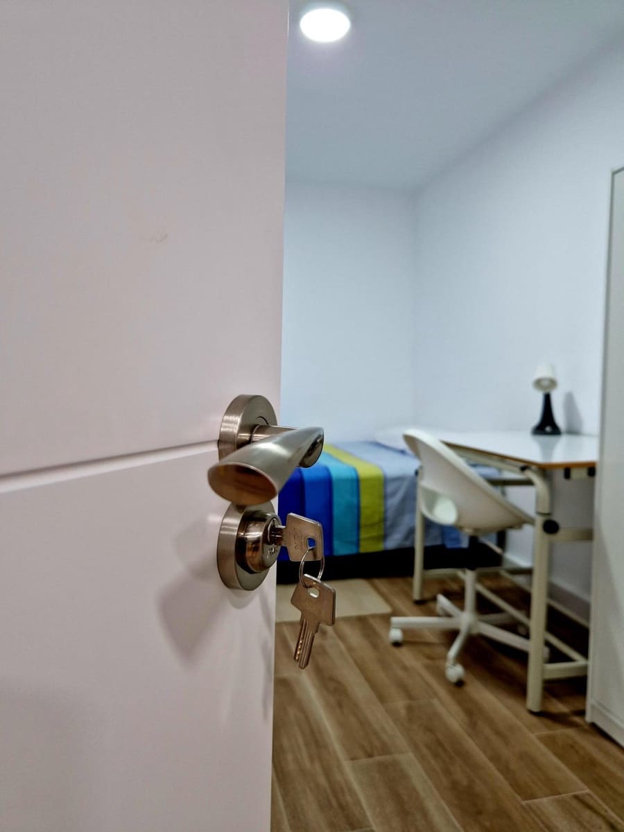 2 soveværelse Lejlighed til leje i Granada by - € 370 (Ref: 9114256)