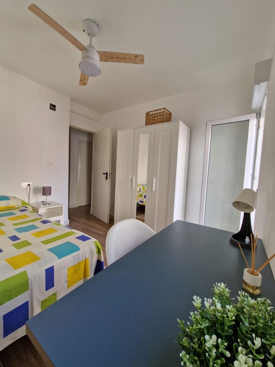 2 soveværelse Lejlighed til leje i Granada by - € 370 (Ref: 9114256)