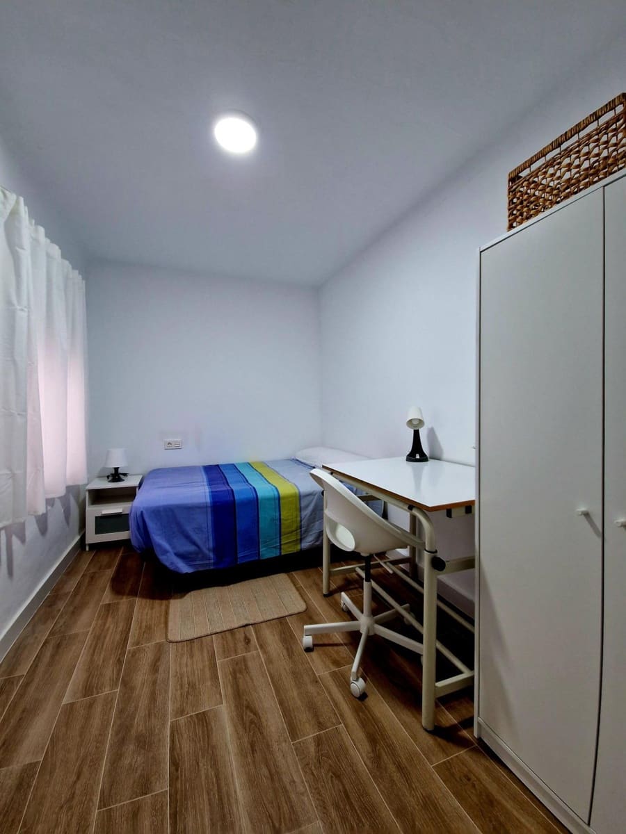 2 soveværelse Lejlighed til leje i Granada by - € 370 (Ref: 9114256)