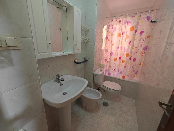 3 soveværelse Lejlighed til leje i Granada by - € 850 (Ref: 9147310)