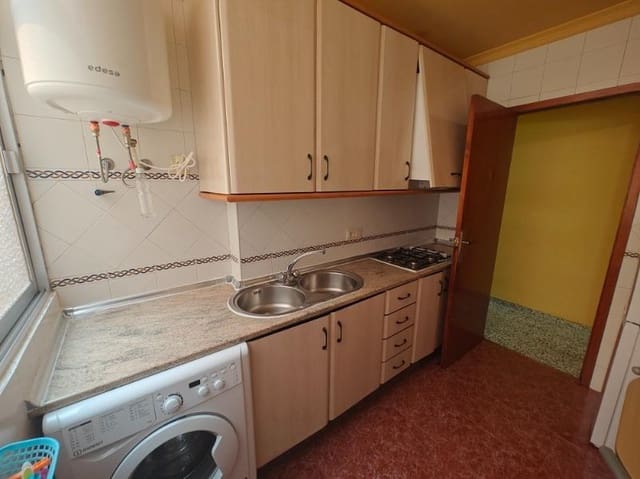 3 soveværelse Lejlighed til leje i Granada by - € 850 (Ref: 9147310)