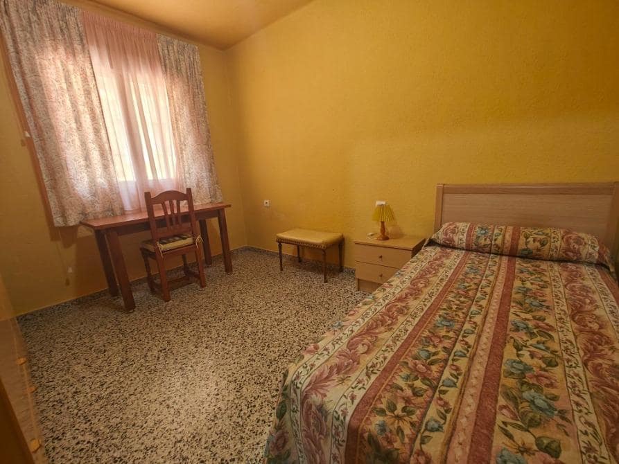 3 soveværelse Lejlighed til leje i Granada by - € 850 (Ref: 9147310)