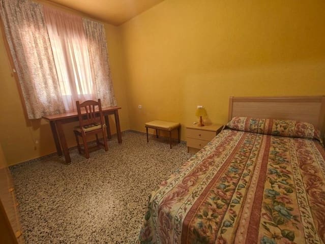 3 soveværelse Lejlighed til leje i Granada by - € 850 (Ref: 9147310)