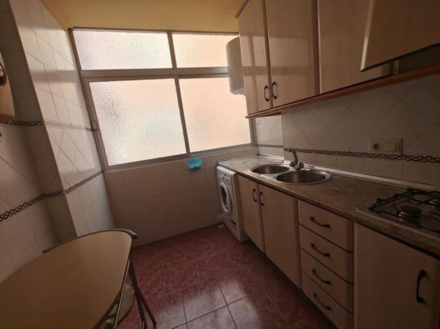 3 soveværelse Lejlighed til leje i Granada by - € 850 (Ref: 9147310)