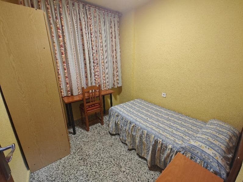 3 soveværelse Lejlighed til leje i Granada by - € 850 (Ref: 9147310)