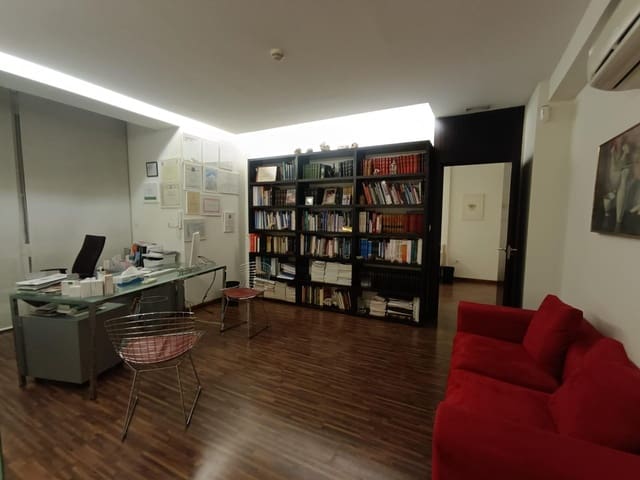 1 slaapkamer Kantoor te huur in Granada stad - € 780 (Ref: 9165906)