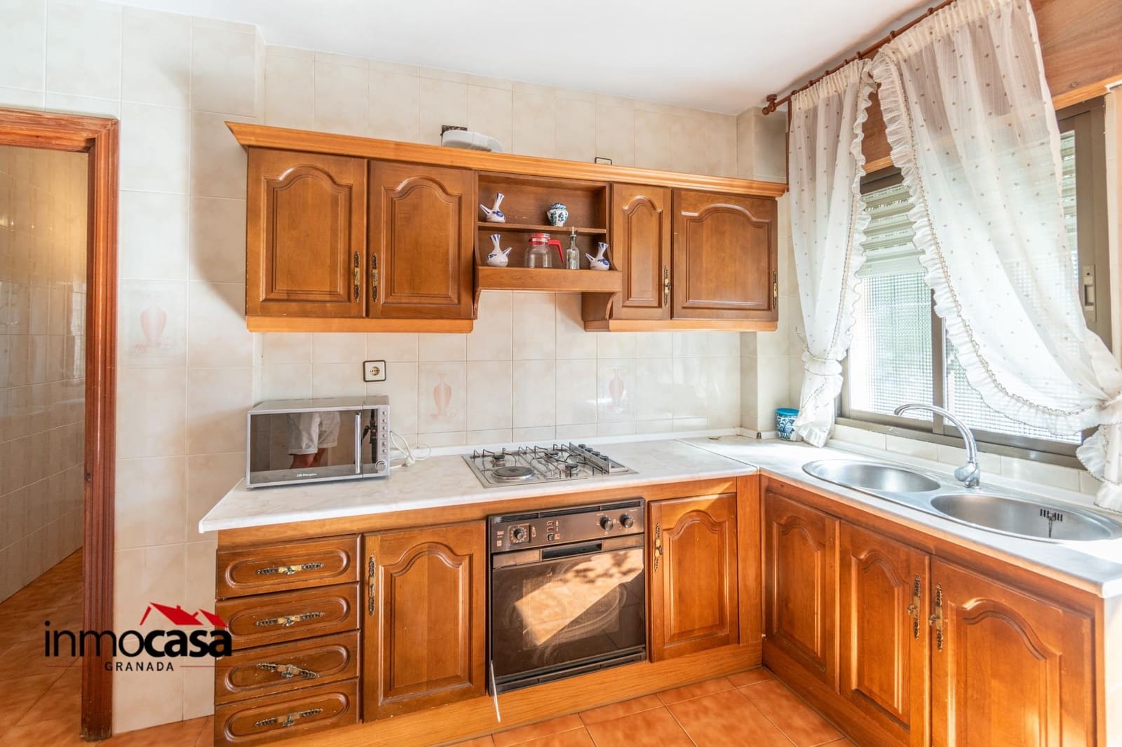 6 soveværelse Villa til salg i Otura med swimmingpool garage - € 340.000 (Ref: 9215215)