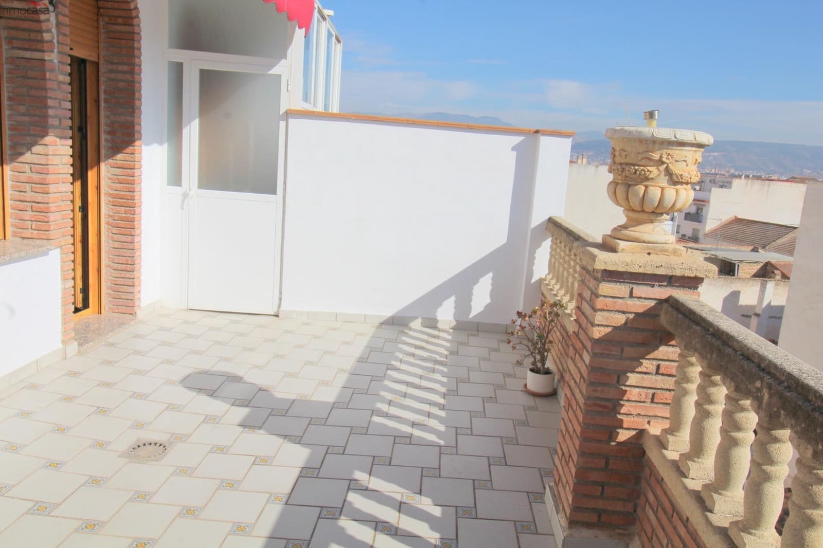 2 makuuhuone Kattohuoneisto vuokrattavana paikassa Armilla - 750 € (Ref: 9257475)