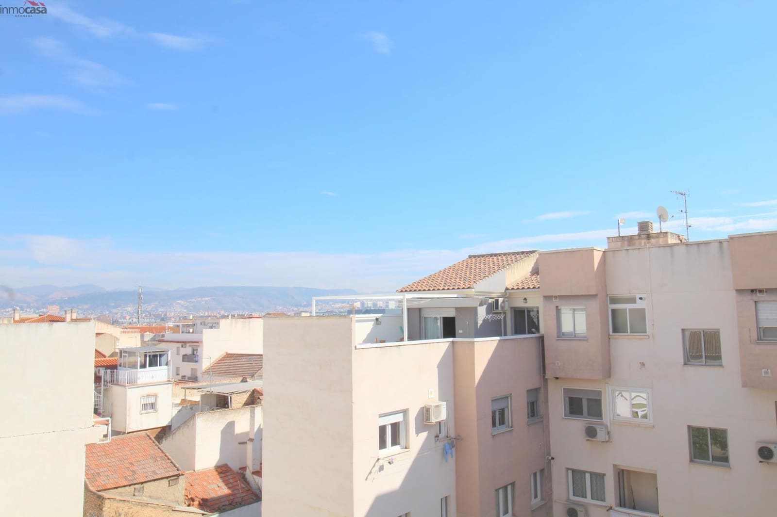 2 makuuhuone Kattohuoneisto vuokrattavana paikassa Armilla - 750 € (Ref: 9257475)