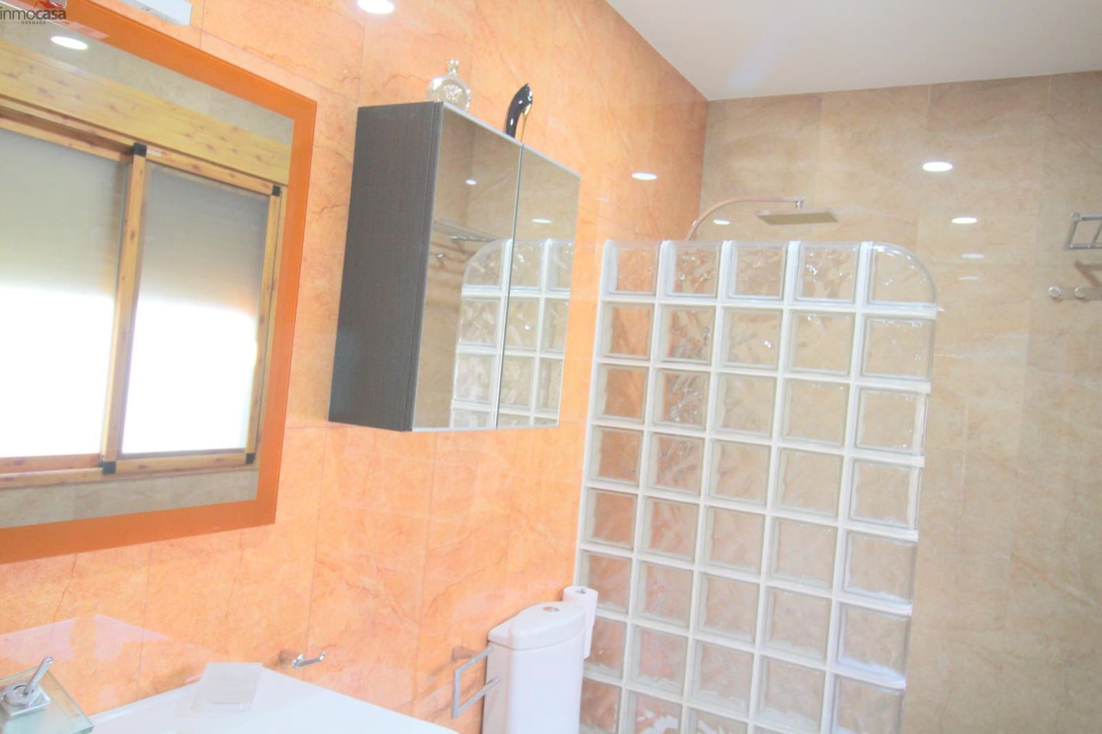 2 makuuhuone Kattohuoneisto vuokrattavana paikassa Armilla - 750 € (Ref: 9257475)