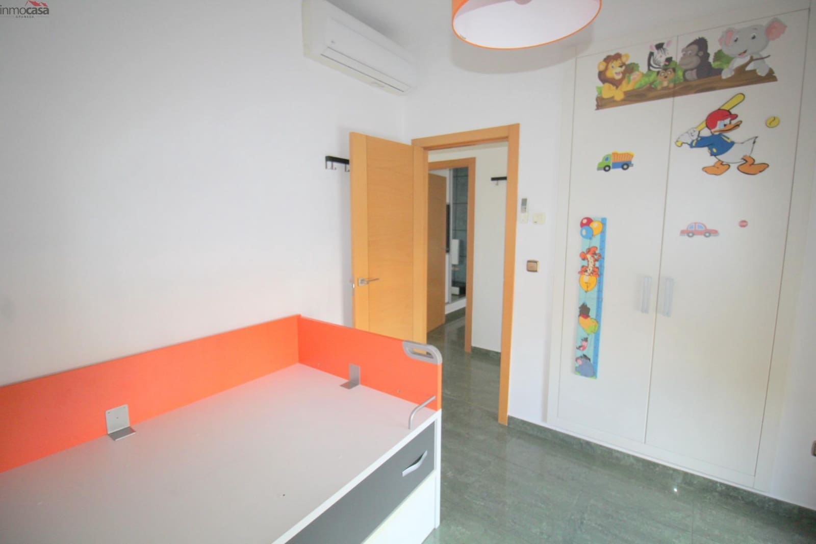 2 makuuhuone Kattohuoneisto vuokrattavana paikassa Armilla - 750 € (Ref: 9257475)