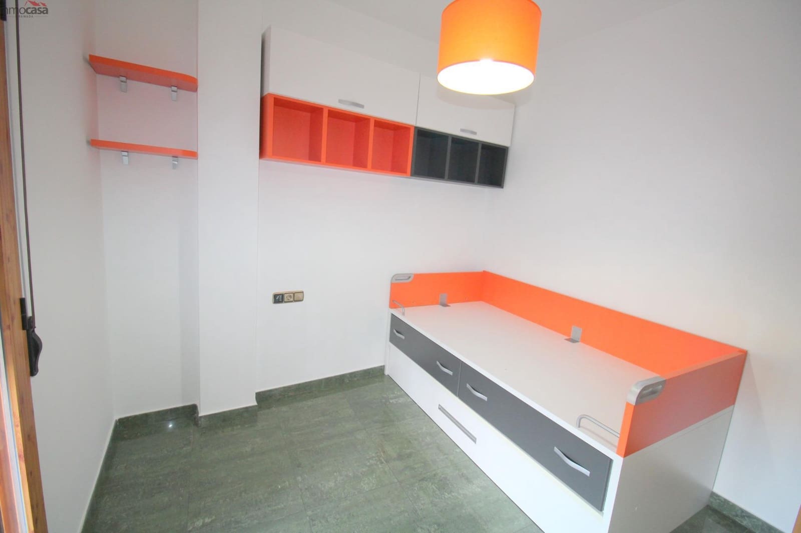 2 makuuhuone Kattohuoneisto vuokrattavana paikassa Armilla - 750 € (Ref: 9257475)