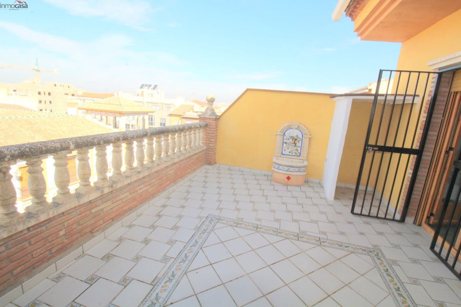 2 makuuhuone Kattohuoneisto vuokrattavana paikassa Armilla - 750 € (Ref: 9257475)