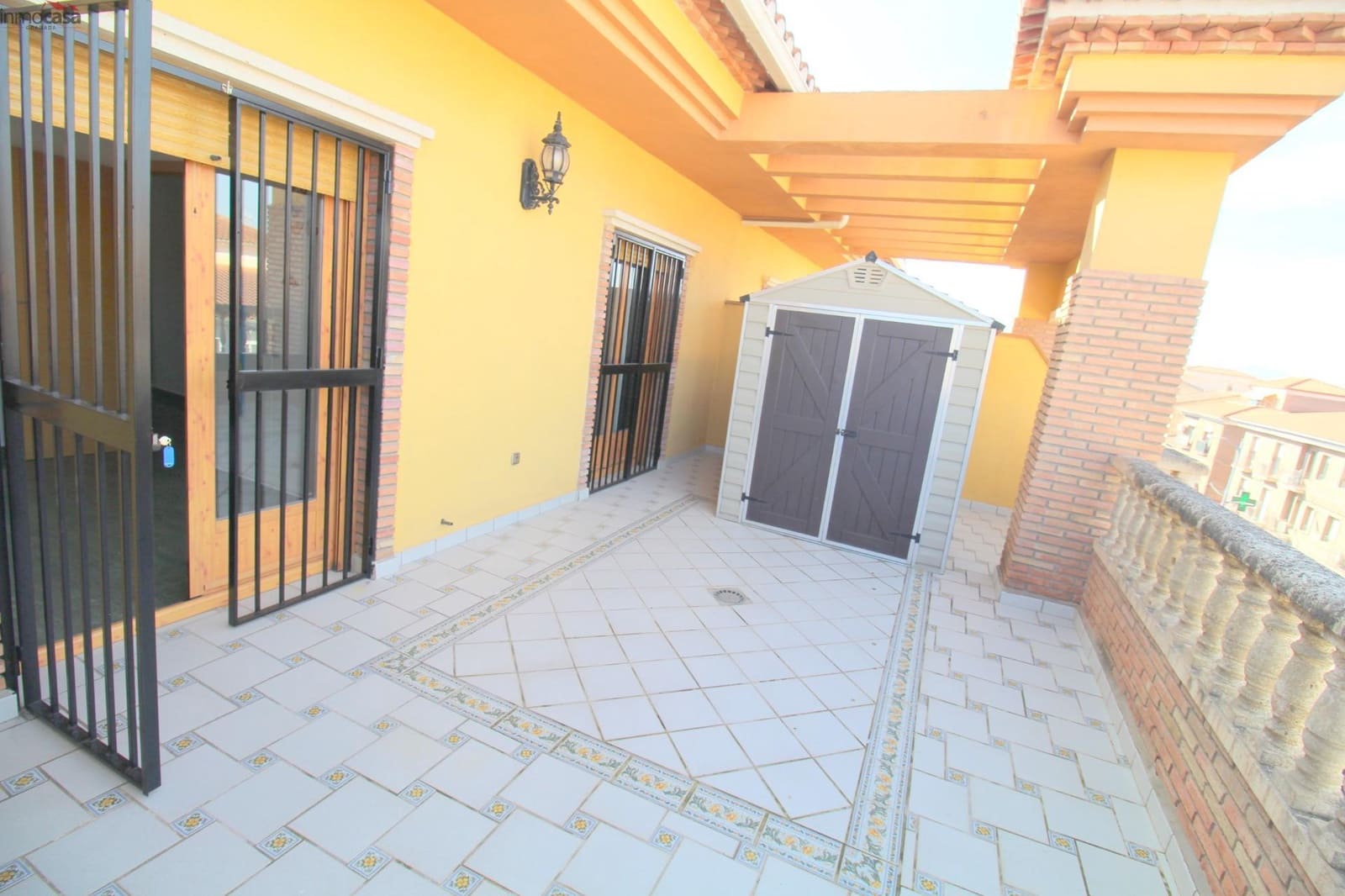 2 makuuhuone Kattohuoneisto vuokrattavana paikassa Armilla - 750 € (Ref: 9257475)