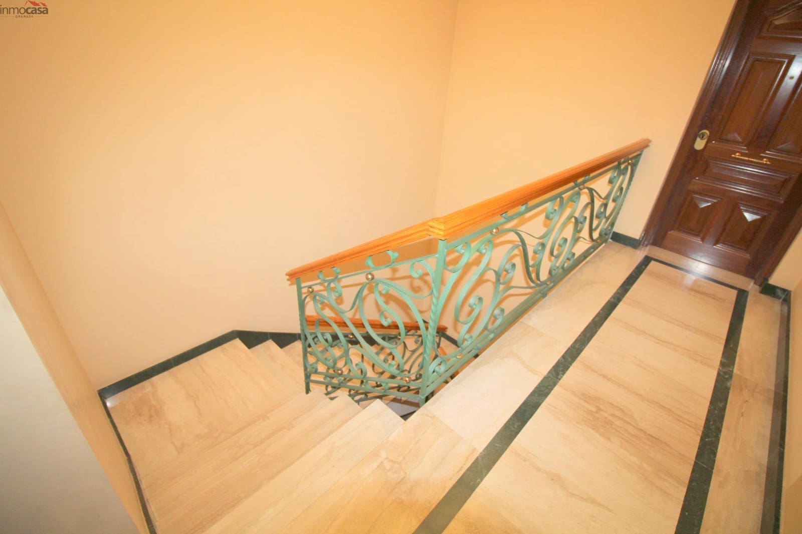 2 makuuhuone Kattohuoneisto vuokrattavana paikassa Armilla - 750 € (Ref: 9257475)