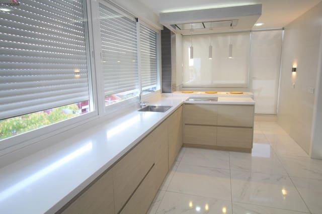 3 bedroom Penthouse for rent in Churriana de la Vega - € 900 (Ref: 9272753)