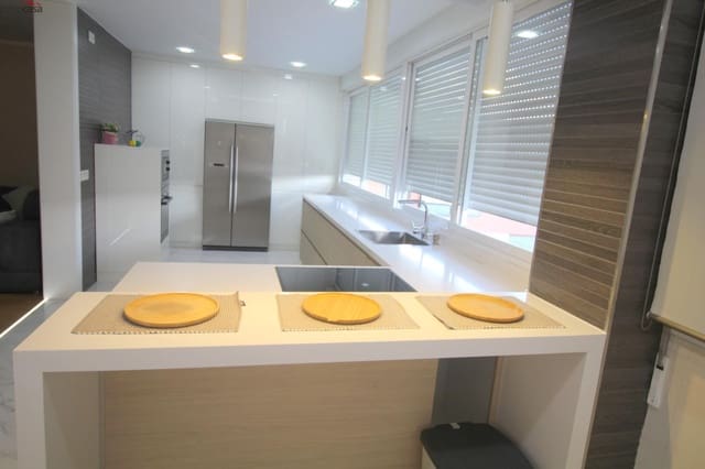 3 bedroom Penthouse for rent in Churriana de la Vega - € 900 (Ref: 9272753)