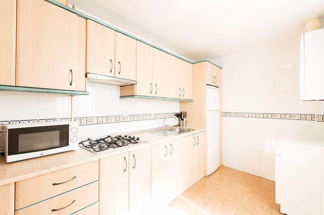 Lejlighed til leje i Granada by - € 920 (Ref: 9326604)