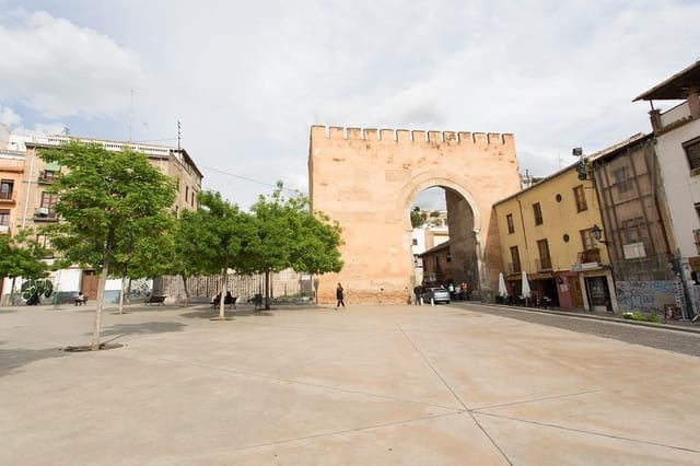 Lejlighed til leje i Granada by - € 920 (Ref: 9326604)