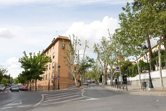 Lejlighed til leje i Granada by - € 920 (Ref: 9326604)