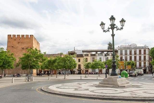 Lejlighed til leje i Granada by - € 920 (Ref: 9326604)