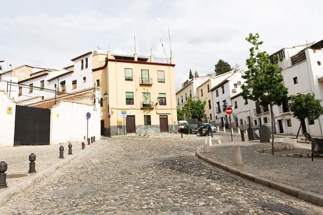 Lejlighed til leje i Granada by - € 920 (Ref: 9326604)