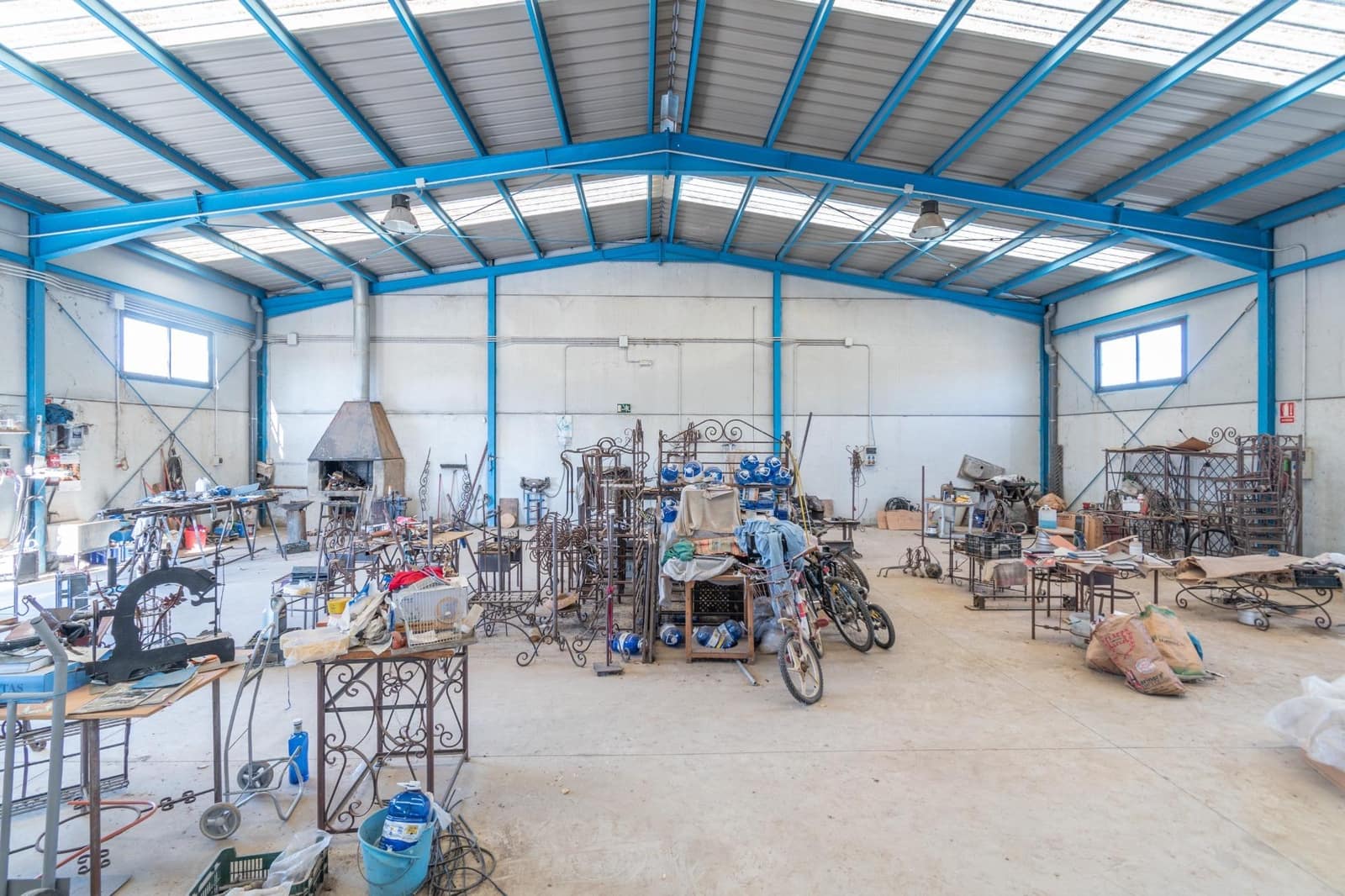 Bedrift til salgs i Albunan - € 350 000 (Ref: 9326608)