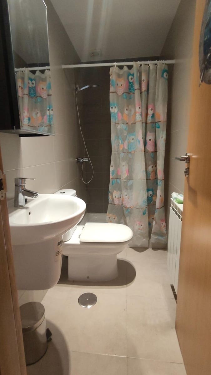 2 bedroom Flat for rent in Churriana de la Vega with garage - € 800 (Ref: 9338440)