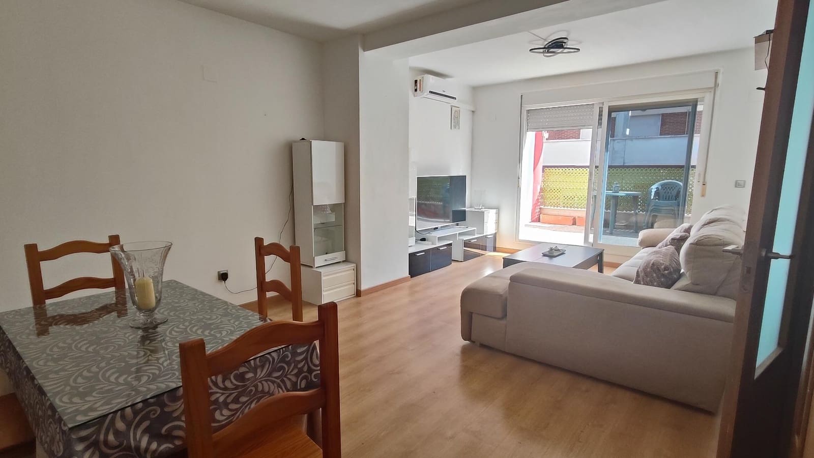 2 bedroom Flat for rent in Churriana de la Vega with garage - € 800 (Ref: 9338440)