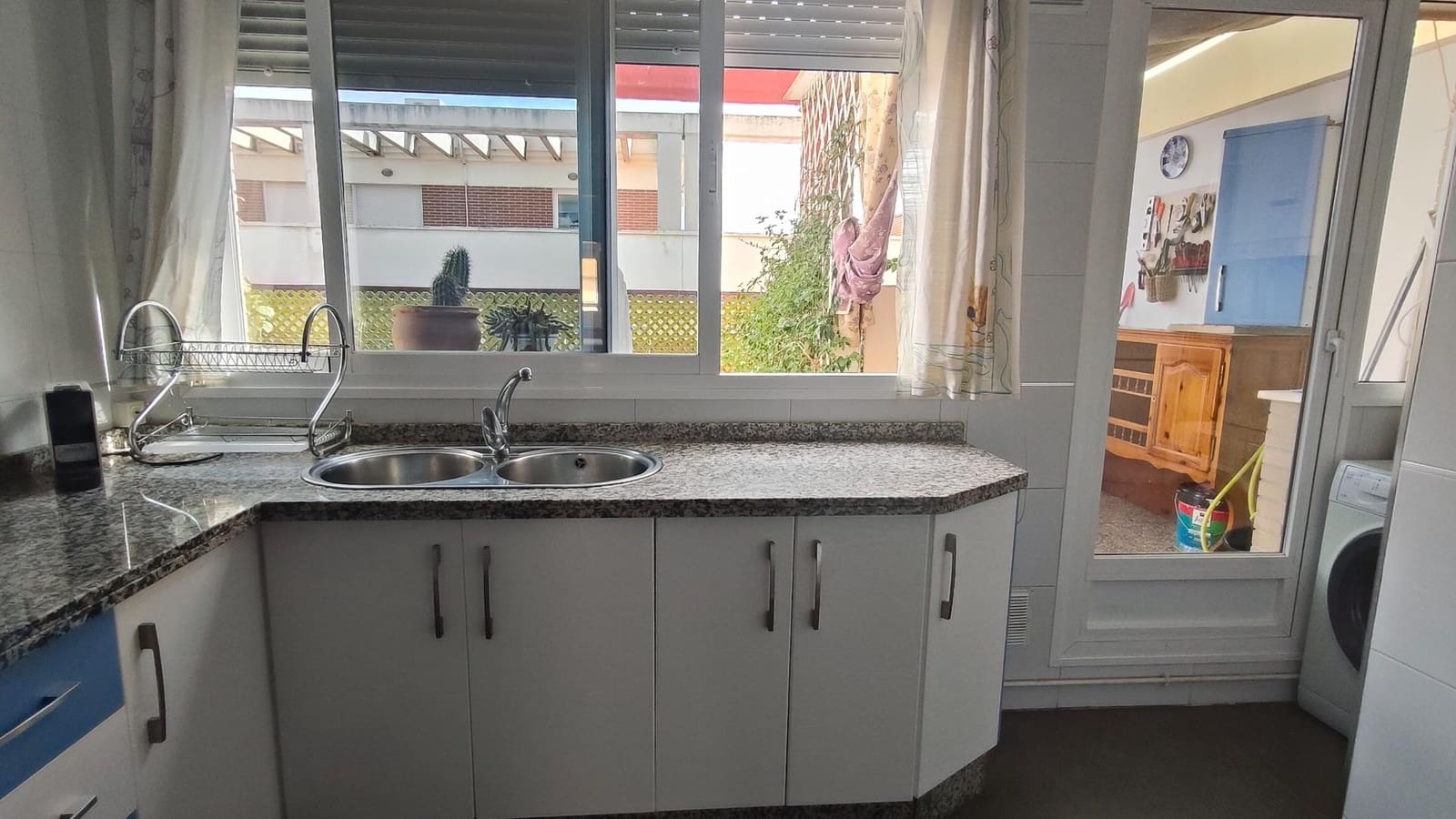 2 bedroom Flat for rent in Churriana de la Vega with garage - € 800 (Ref: 9338440)