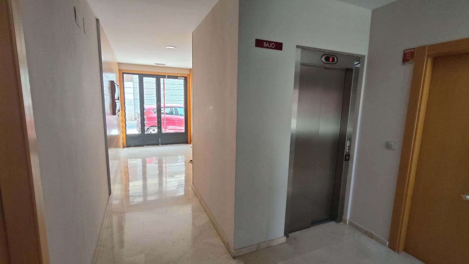 2 bedroom Flat for rent in Churriana de la Vega with garage - € 800 (Ref: 9338440)