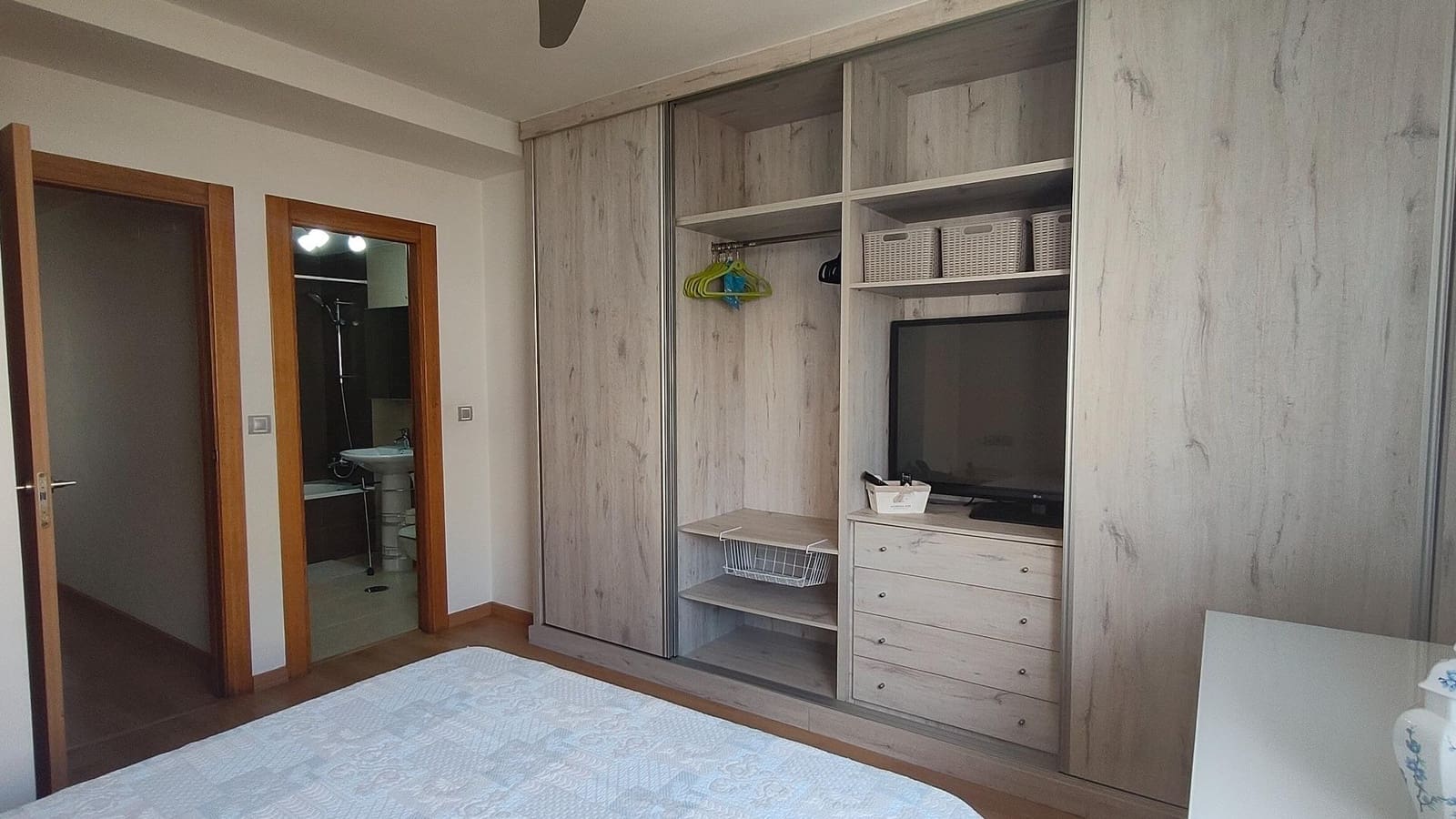 2 bedroom Flat for rent in Churriana de la Vega with garage - € 800 (Ref: 9338440)