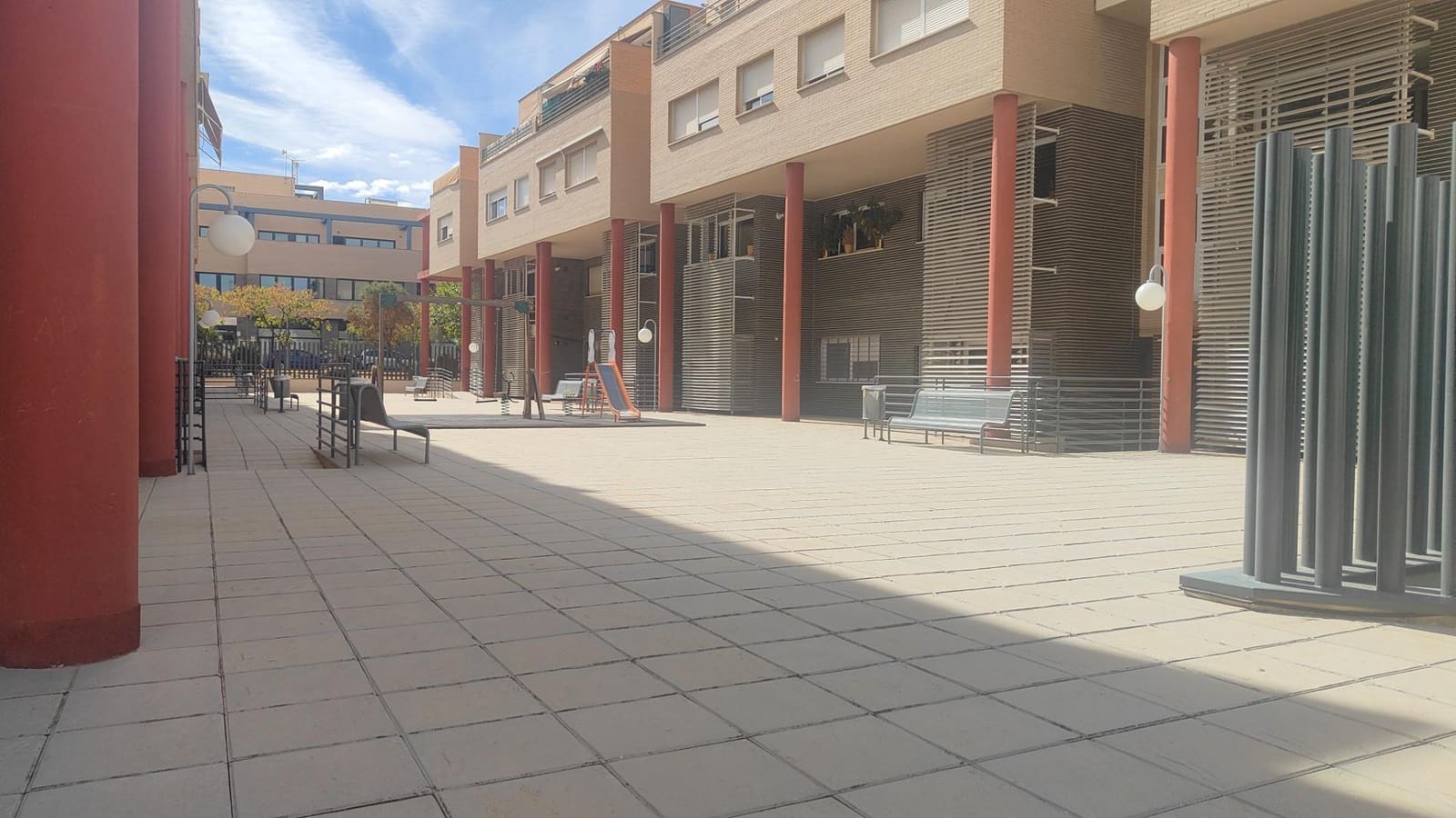 2 bedroom Flat for rent in Churriana de la Vega with garage - € 800 (Ref: 9338440)