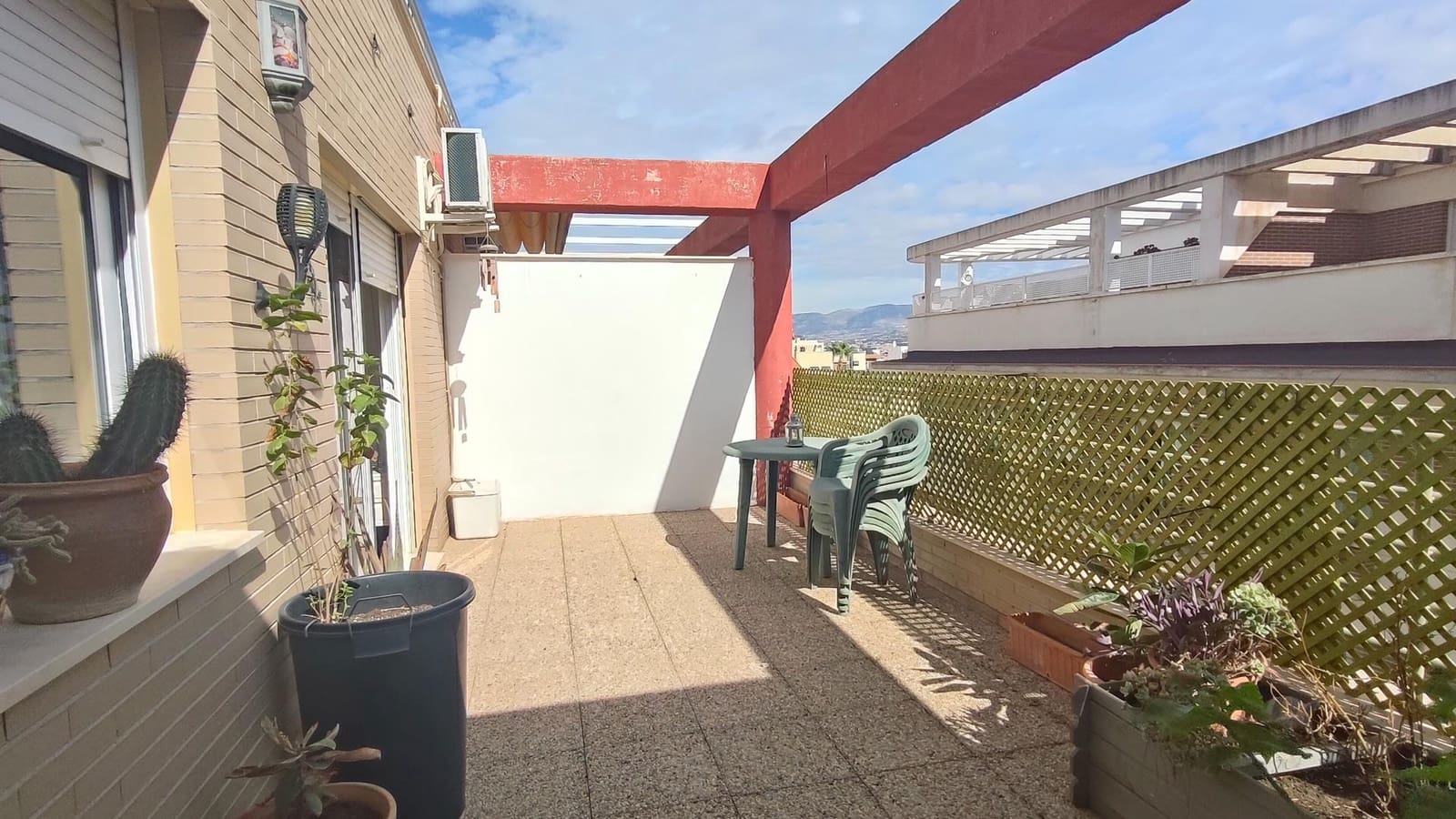 2 bedroom Flat for rent in Churriana de la Vega with garage - € 800 (Ref: 9338440)