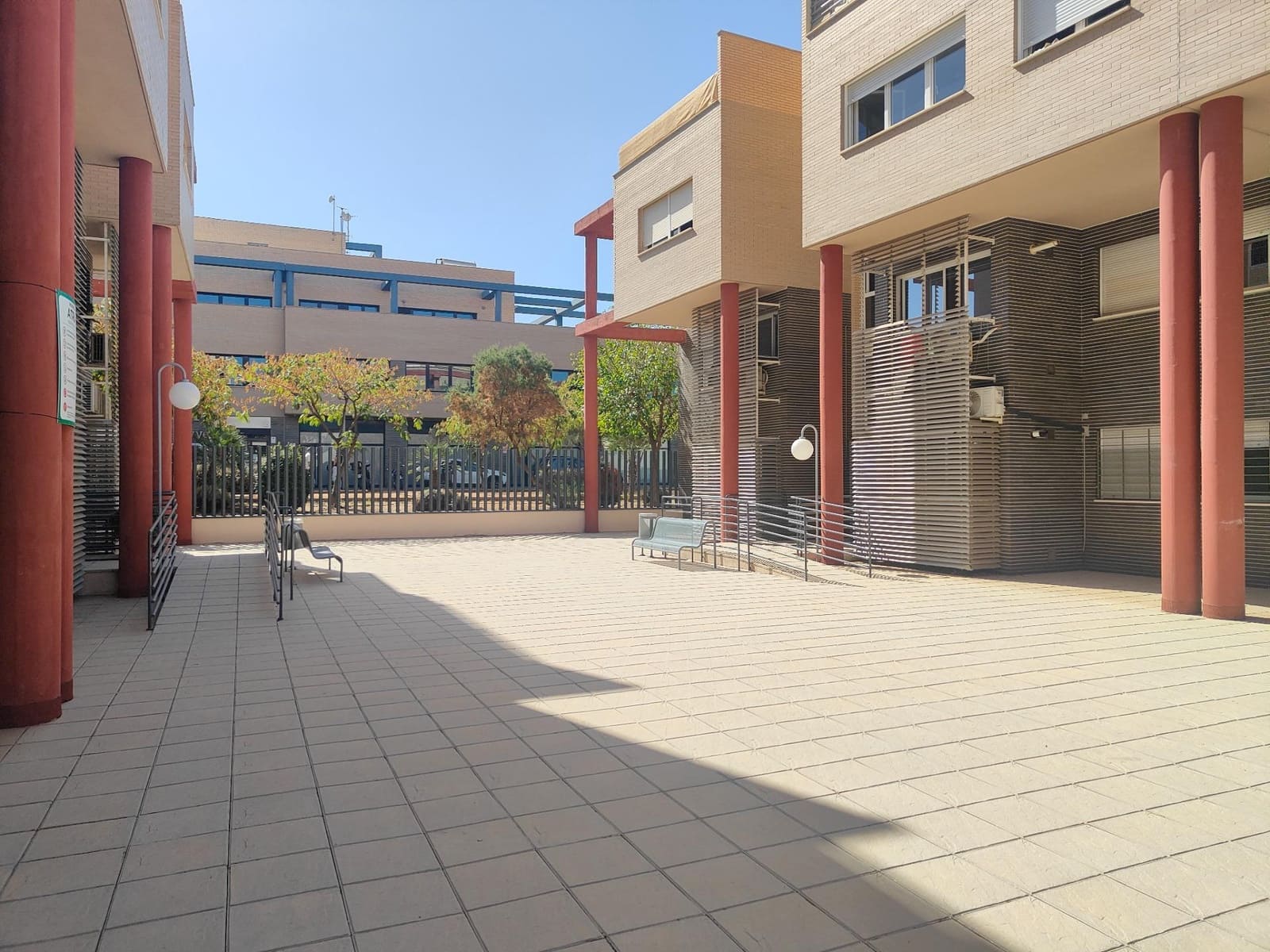 2 bedroom Flat for rent in Churriana de la Vega with garage - € 800 (Ref: 9338440)