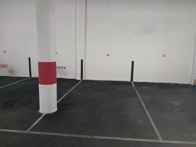 Garage til salg i Bola de Oro - Serrallo, Granada by - € 22.000 (Ref: 9349684)